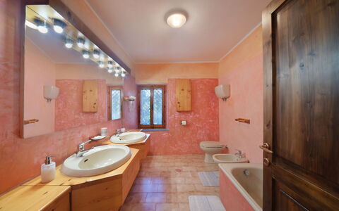 Casale Vepres: Interior Design, Flooring, Wand, Bad Sink, Fussboden, Armatur, Decke, Sinken, Zimmer, Badezimmer