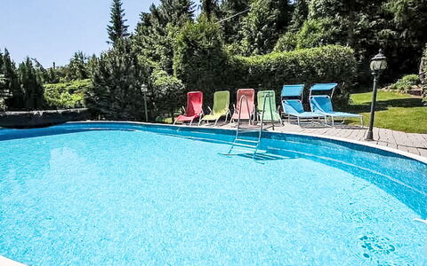 Svahová 1: Schwimmbad, Blau, Wasser, Freizeit, Gartenmöbel, Resort, Verbundwerkstoff, Schatten, Eco Hotel, Freizeitzentrum