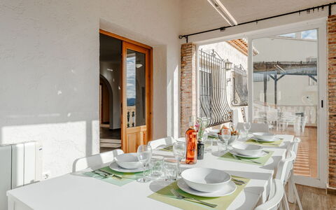 Vista Xalo: Möbel, Interior Design, Stuhl, Decke, Küche & Esszimmer Tisch, Zimmer, Esszimmer, Holzbeize, Zimmerpflanze, Restaurant
