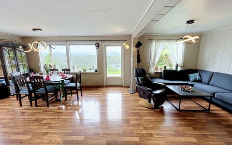 Hauken: Holzboden, Flooring, Fussboden, Interior Design, Möbel, Holz, Laminatboden, Couch, Wohnzimmer, Decke