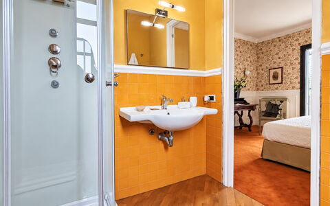 Zuccheri Canditi: Interior Design, Fussboden, Armatur, Flooring, Badezimmer, Installation, Zimmer, Sinken, Toilette, Zapfhahn