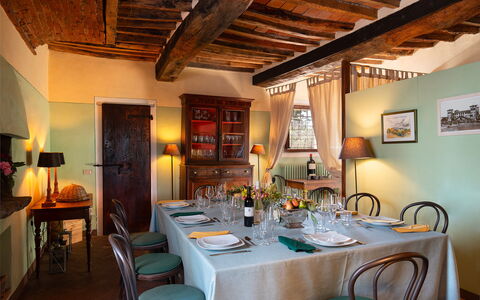Villa Poggio Bellavista 8: Möbel, Interior Design, Tabelle, Stuhl, Beleuchtung, Decke, Küche & Esszimmer Tisch, Zimmer, Esszimmer, Restaurant