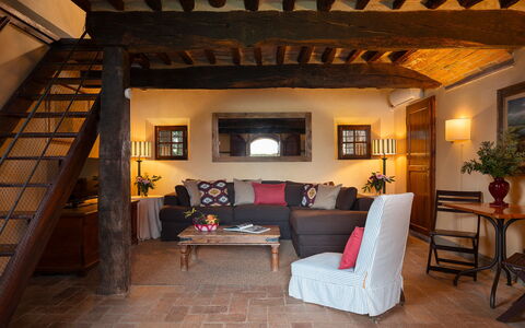 Villa del Poggio D'Oro 8: Möbel, Interior Design, Wand, Flooring, Holz, Couch, Fussboden, Decke, Wohnzimmer, Zimmer