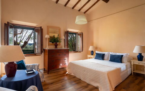 Villa del Poggio D'Oro 8: Möbel, Interior Design, Wand, Bett, Flooring, Schlafzimmer, Holz, Fussboden, Zimmer, Textil