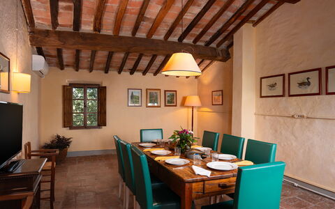 Villa del Poggio D'Oro 8: Möbel, Interior Design, Wand, Tabelle, Flooring, Holz, Decke, Stuhl, Esszimmer, Zimmer