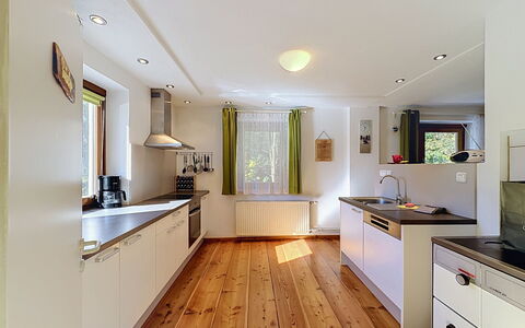 Ferienhaus Huber: Interior Design, Flooring, Küche, Holz, Countertop, Fussboden, Decke, Light Fixture, Möbel, Holzboden