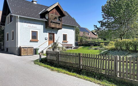 Ferienhaus Huber: Gebäude, Haus, Dach, Hütte, Strauch, Zuhause, Wohngebiet, Menschliche Siedlung, Bauernhaus