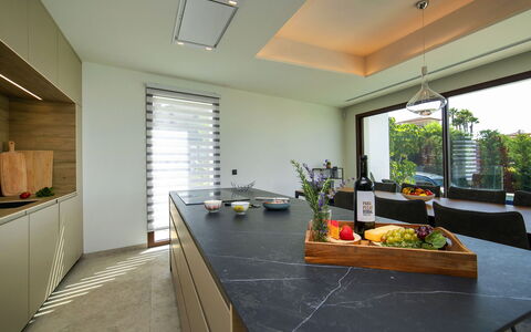 Abnorma: Interior Design, Flooring, Möbel, Countertop, Fussboden, Küche, Küche & Esszimmer Tisch, Cabinetry, Decke, Glas