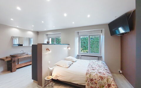 Au Coin des 3 Feux: Möbel, Interior Design, Fussboden, Flooring, Bett, Wand, Zimmer, Schlafzimmer, Decke, Holz