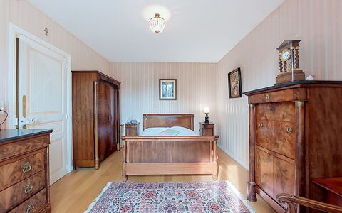Saint Alexandre: Möbel, Interior Design, Flooring, Wand, Fussboden, Schlafzimmer, Holz, Decke, Bett, Schublade