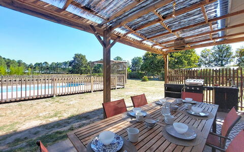 Tartoure: Holz, Schatten, Veranda, Deck, Hütte, Holzbeize, Hartholz, Zaun, Outdoor Struktur, Eco Hotel