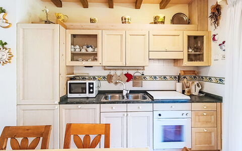 Casa Prais: Möbel, Küche, Interior Design, Küchengerät, Countertop, Cabinetry, Flooring, Holz, Major Appliance, Zimmer