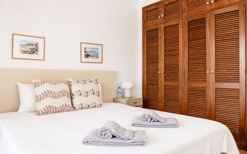 Paloma: Möbel, Interior Design, Holz, Fussboden, Flooring, Schlafzimmer, Bett, Wohnung, Decke, Zimmer