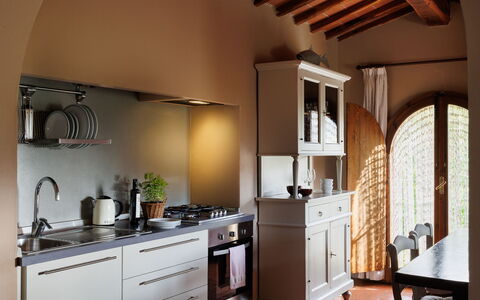 Tuscan Hamlet Relais Piettorri: Möbel, Küche, Küchengerät, Interior Design, Cabinetry, Holz, Flooring, Countertop, Major Appliance, Haushaltsgerät