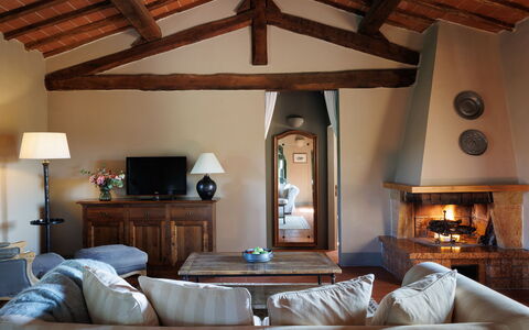 Tuscan Hamlet Relais Piettorri: Möbel, Interior Design, Flooring, Holz, Zuhause, Zimmer, Fussboden, Decke, Wohnzimmer, Beleuchtung