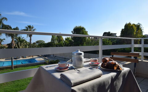 Villa le Palme, Marina di Ragusa: Möbel, Gartenmöbel, Schatten, Stuhl, Resort, Schwimmbad, Eco Hotel, Landscaping, Tisch Im Freien