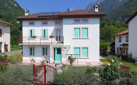 Casa Mis: Haus, Zuhause, Wohngebiet, Tür, Menschliche Siedlung, Hütte, Gebirge, Balkon, Estate, Senke