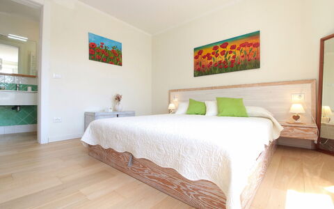 Casa Mis: Möbel, Interior Design, Flooring, Fussboden, Bett, Holz, Schlafzimmer, Zimmer, Holzboden, Decke