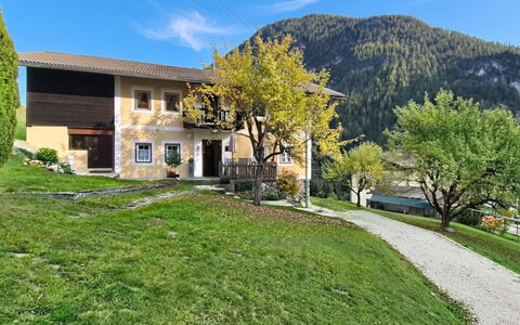 Villa Maria: Blau, Holz, Möbel, Zuhause, Gartenmöbel, Stuhl, Schatten, Balkon, Holzbeize, Eco Hotel