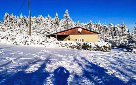 Svahová 2: Blau, Holz, Möbel, Zuhause, Gartenmöbel, Stuhl, Schatten, Balkon, Holzbeize, Eco Hotel