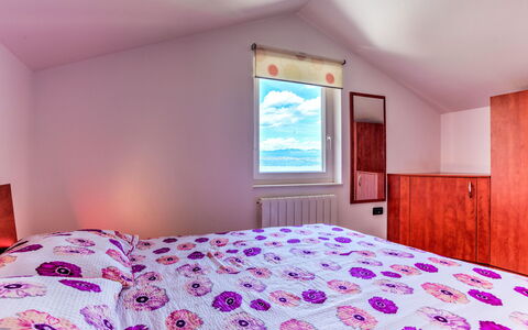 Lovran 135: Zuhause, Schlafzimmer, Linens, Bettdecke, Bett, Bedding, Bettrahmen, Kissen, Holzbeize, Farbe
