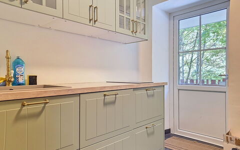 Haus Enzian: Flooring, Interior Design, Cabinetry, Holz, Fussboden, Küche, Countertop, Schrank, Möbel, Schublade