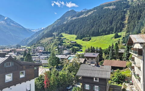 Haus Enzian: Bergforms, Landschaft, Hochland, Bergstation, Dach, Gebirge, Dorf, Senke, Steigung, Alpen