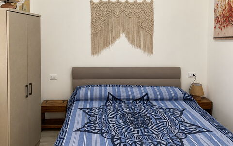 Papaveri Rossi: Möbel, Schlafzimmer, Bett, Interior Design, Bettdecke, Fussboden, Bedding, Holz, Flooring, Linens