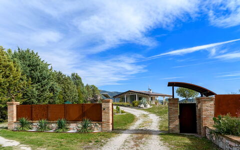 Dimora Montefalcone 8, Emma Villas: Zuhause, Ländliches Gebiet, Hütte, Schatten, Auffahrt, Estate, Garten, Landscaping, Bauernhaus, Garten