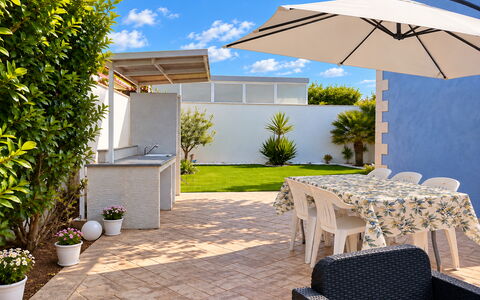 Casa Blugarden: Möbel, Gartenmöbel, Regenschirm, Stuhl, Garten, Tisch Im Freien, Blumentopf, Tabelle, Schatten