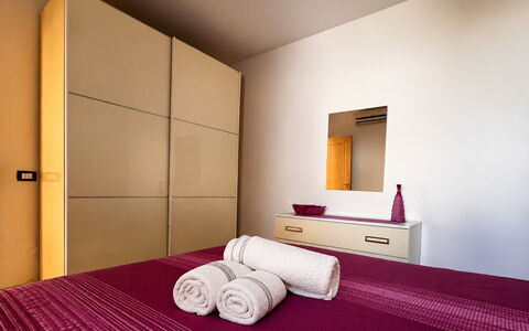 Casa Blugarden: Interior Design, Flooring, Fussboden, Holz, Möbel, Zimmer, Bett, Schlafzimmer, Beleuchtung, Zuhause