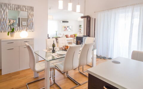 Ivana: Möbel, Interior Design, Flooring, Tabelle, Stuhl, Fussboden, Esszimmer, Küche & Esszimmer Tisch, Beleuchtung, Zimmer