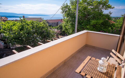 Vila Ivana: Balkon, Wohnung, Holzbeize, Schatten, Hartholz, Eco Hotel, Gartenmöbel, Veranda, Zaun, Zimmerpflanze