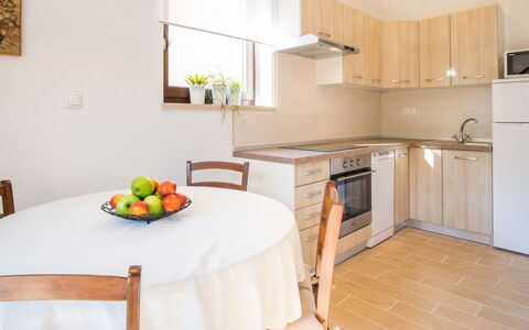 Vila Ivana: Möbel, Interior Design, Flooring, Holz, Fussboden, Küche, Zimmer, Countertop, Decke, Küche & Esszimmer Tisch