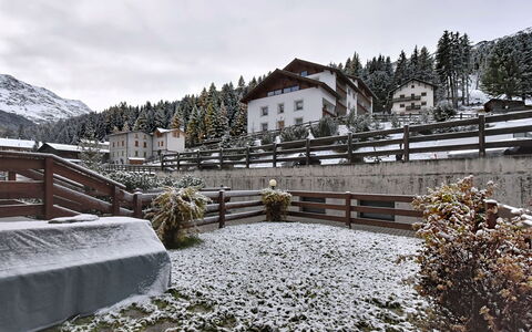 Natalina House: Schwimmbad, Resort, Hotel, Schatten, Villa, Balkon, Eco Hotel, Ferienort, Luftaufnahmen