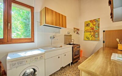 Montescalari 4: Eigentum, Zimmer, Küche, Möbel, Cabinetry, Haus, Gebäude, Grundeigentum, Gelb, Interior Design
