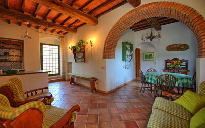 Montescalari 7: Eigentum, Zimmer, Gebäude, Haus, Interior Design, Grundeigentum, Decke, Estate, Möbel, Die Architektur