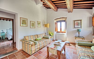 Montescalari 10: Eigentum, Zimmer, Möbel, Gebäude, Interior Design, Wohnzimmer, Haus, Grundeigentum, Decke, Tabelle