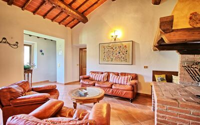 Montescalari 8: Zimmer, Eigentum, Wohnzimmer, Gebäude, Interior Design, Möbel, Haus, Grundeigentum, Zuhause, Estate