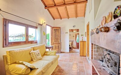Montescalari 2: Eigentum, Zimmer, Gebäude, Interior Design, Möbel, Haus, Grundeigentum, Decke, Wohnzimmer, Zuhause