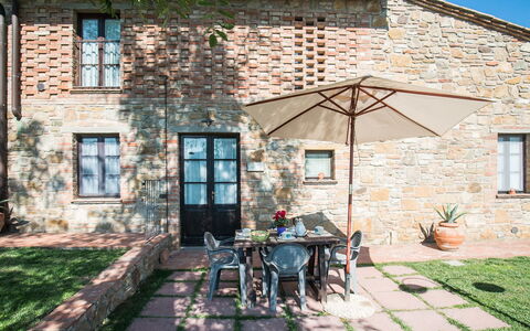 Montaione 955: Eigentum, Gebäude, Hütte, Haus, Garten, Bauernhaus, Grundeigentum, Zuhause, Dorf, Zimmer