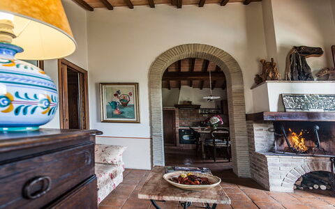Orvieto 840: Zimmer, Eigentum, Möbel, Interior Design, Gebäude, Decke, Haus, Fussboden, Tabelle, Die Architektur