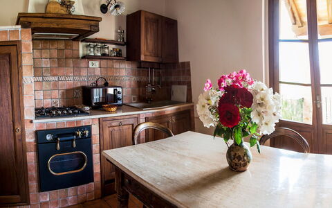 Orvieto 840: Countertop, Zimmer, Küche, Möbel, Eigentum, Interior Design, Cabinetry, Fussboden, Gebäude, Haus