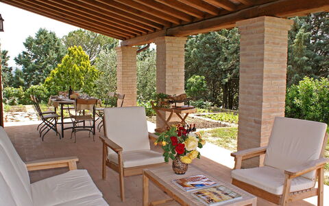 Orvieto 840: Eigentum, Möbel, Terrasse, Haus, Gebäude, Zimmer, Grundeigentum, Veranda, Tabelle, Tisch Im Freien