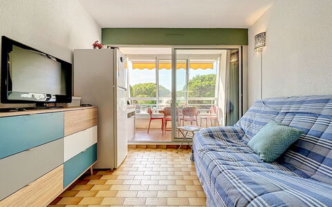 La Lagune: Interior Design, Möbel, Wohnung, Fussboden, Balkon, Stuhl, Holzbeize, Design, Zimmerpflanze