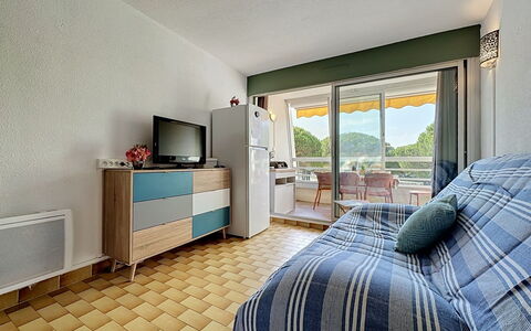 La Lagune: Interior Design, Möbel, Flooring, Fussboden, Zimmer, Wohnung, Schlafzimmer, Stuhl, Bett, Decke