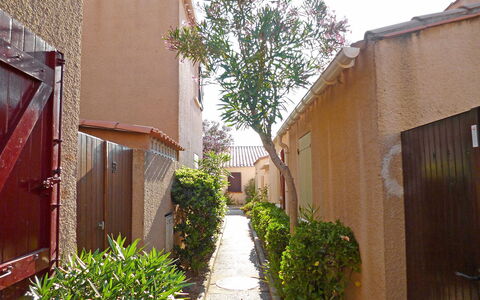 Les Leucatines 3: Gasse, Eigentum, Nachbarschaft, Haus, Wohngebiet, Grundeigentum, Gebäude, Die Architektur, Strasse, Infrastruktur