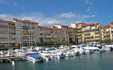 Les Marines de Port Canet: Yachthafen, Hafen, Himmel, Wasserweg, Eigentum, Boot, Nachbarschaft, Dock, \Stadt, Hafen