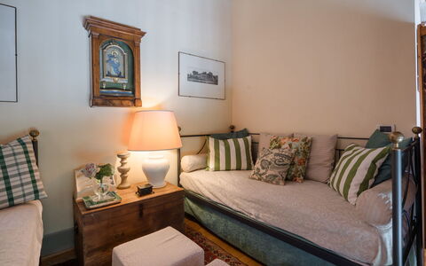 Villa Fontine: Zimmer, Möbel, Eigentum, Schlafzimmer, Interior Design, Bett, Gebäude, Haus, Grundeigentum, Wohnzimmer