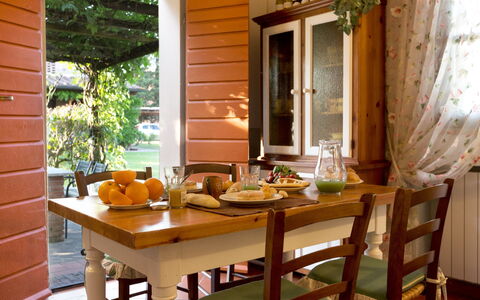 Montelopio: Zimmer, Möbel, Tabelle, Esszimmer, Eigentum, Interior Design, Zuhause, Haus, Gebäude, Veranda